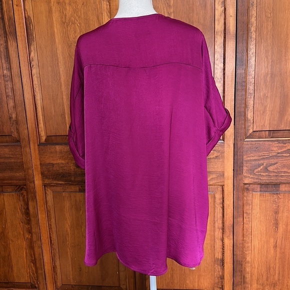 Lizzie’s Boutique Purple Crisscross VNeck with Dropped Sleeve/Rolled Hem Large - Picture 4 of 8
